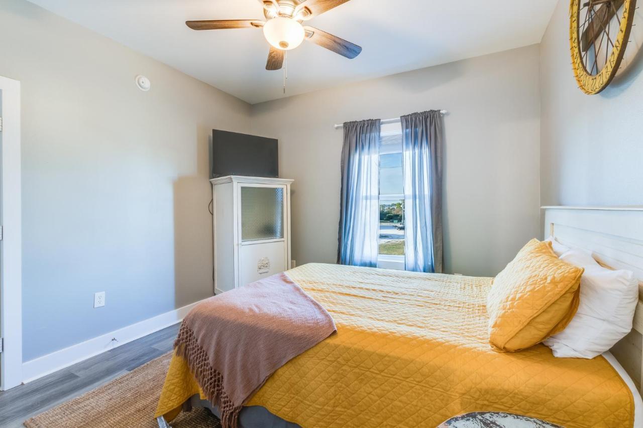 Modern, 3 Bedroom Private House Within Walking Distance To The Beach! 굴프 쇼어스 외부 사진